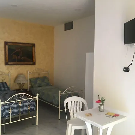 Casa Donnaregina לינה וארוחת בוקר