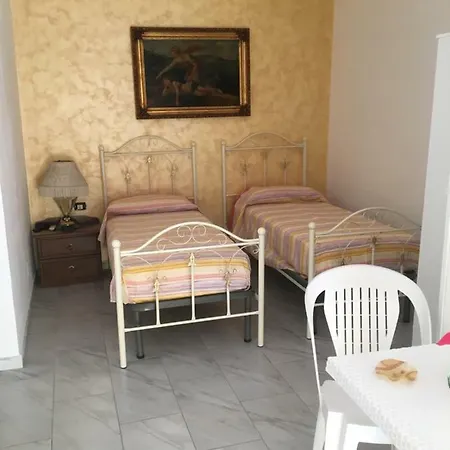 Casa Donnaregina לינה וארוחת בוקר